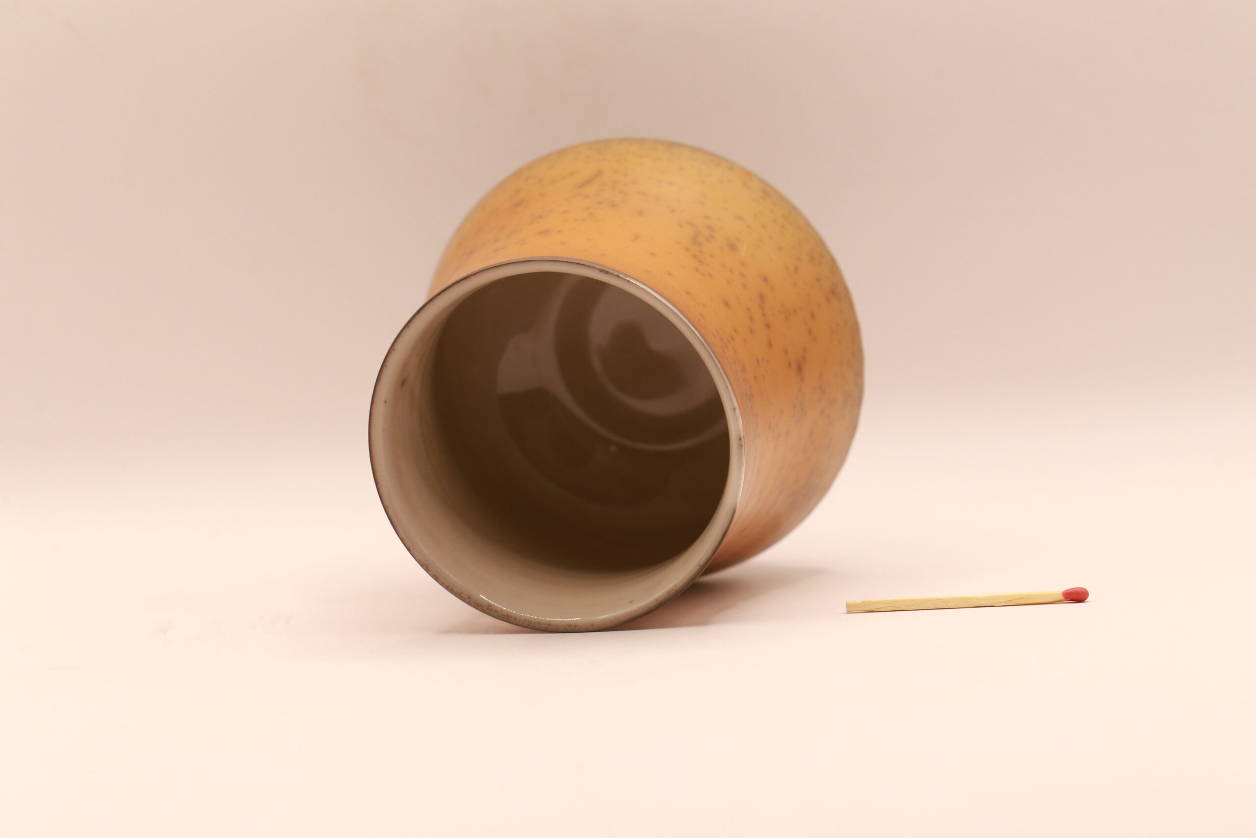 Tasse en terre sigillée – Image 3