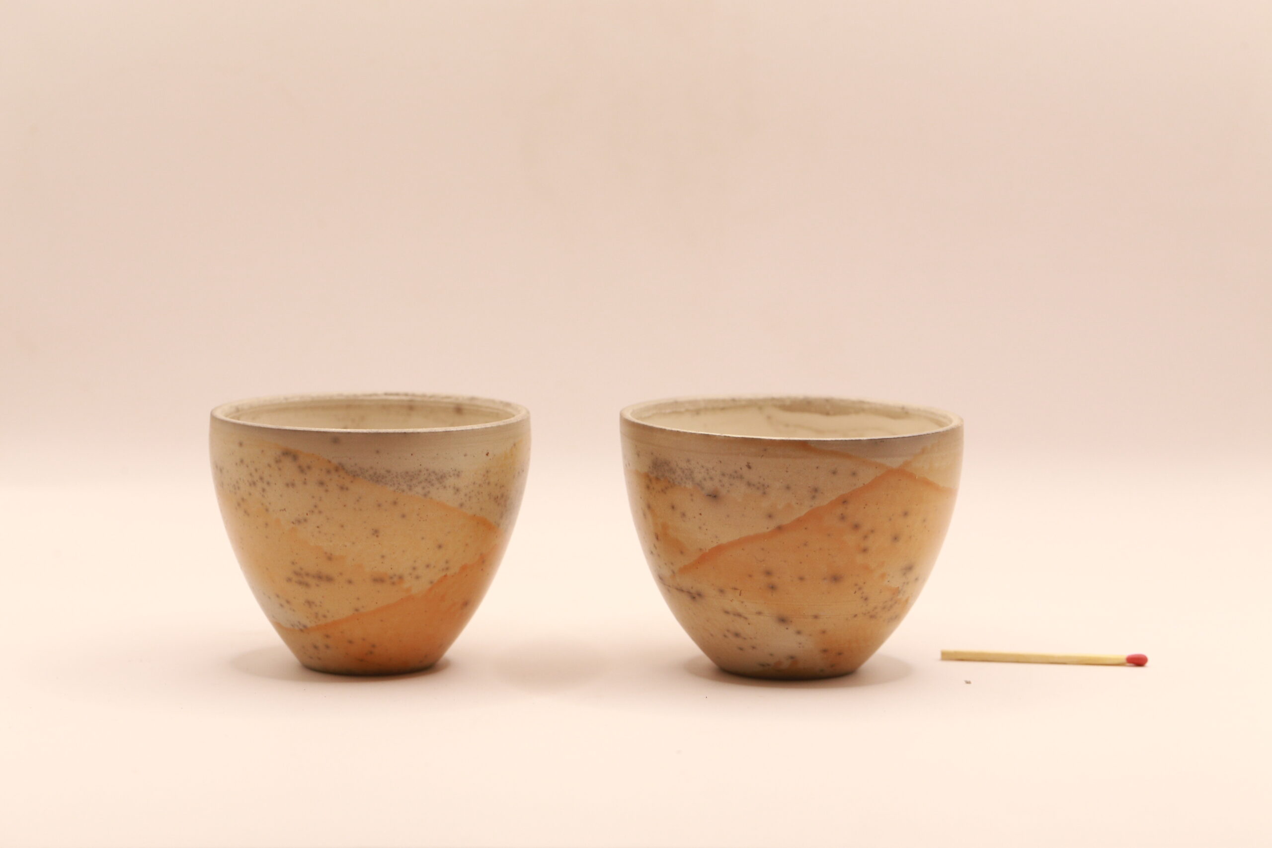 2 tasses à café en terre sigillée – Image 2