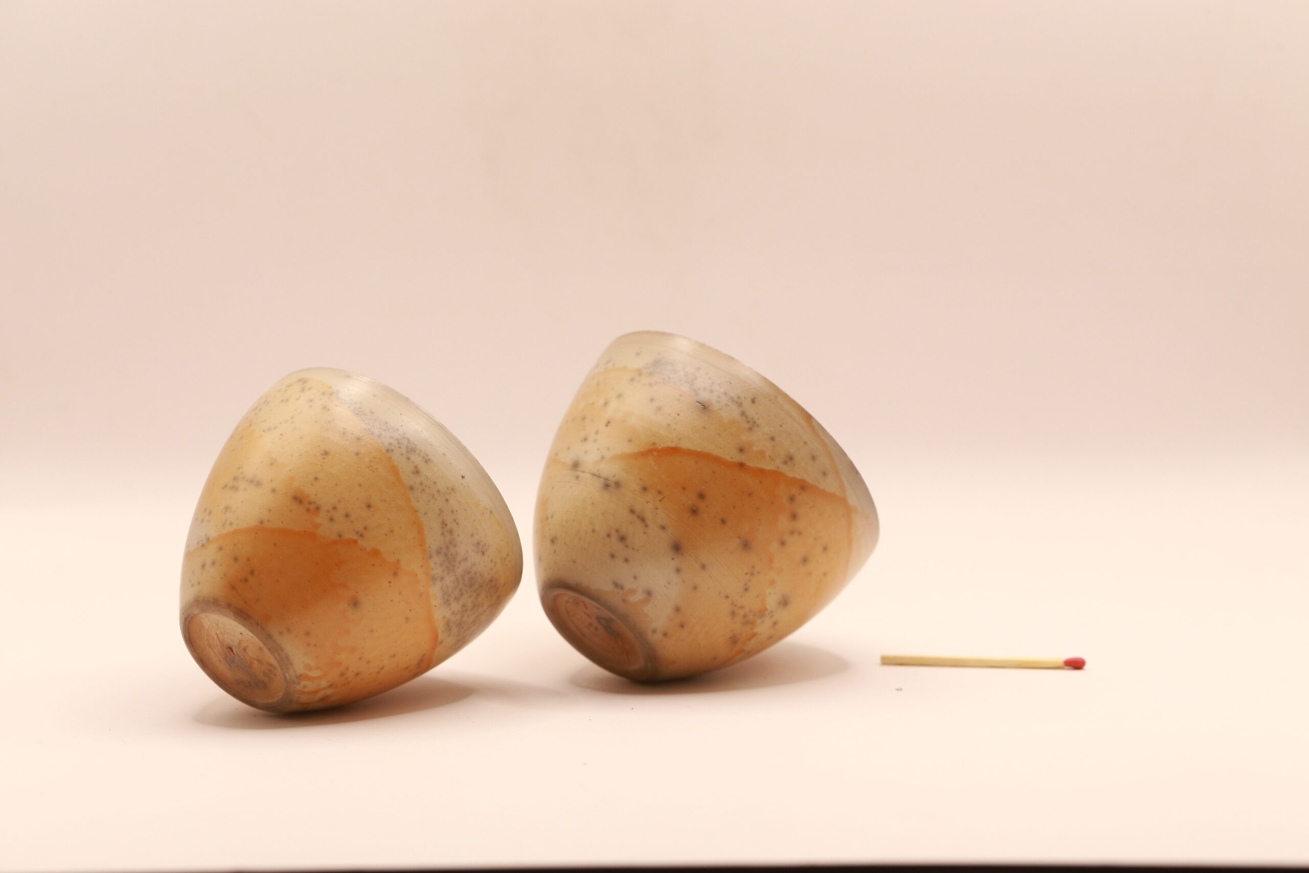 2 tasses à café en terre sigillée