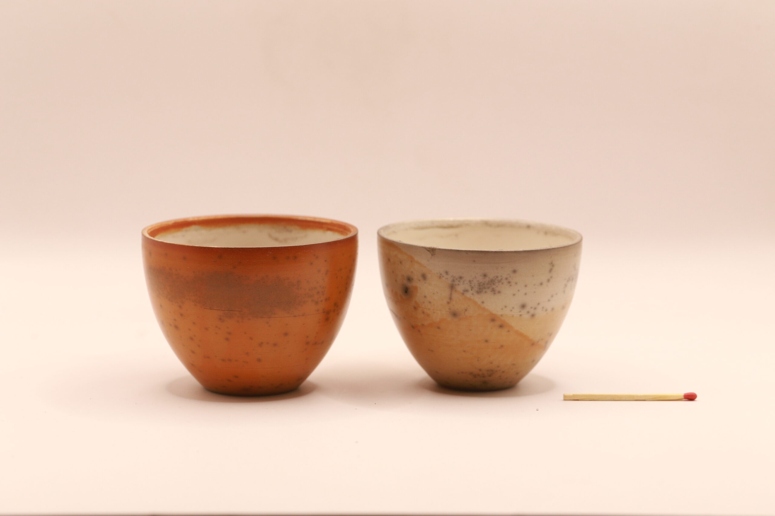 2 tasses à café en terre sigillée