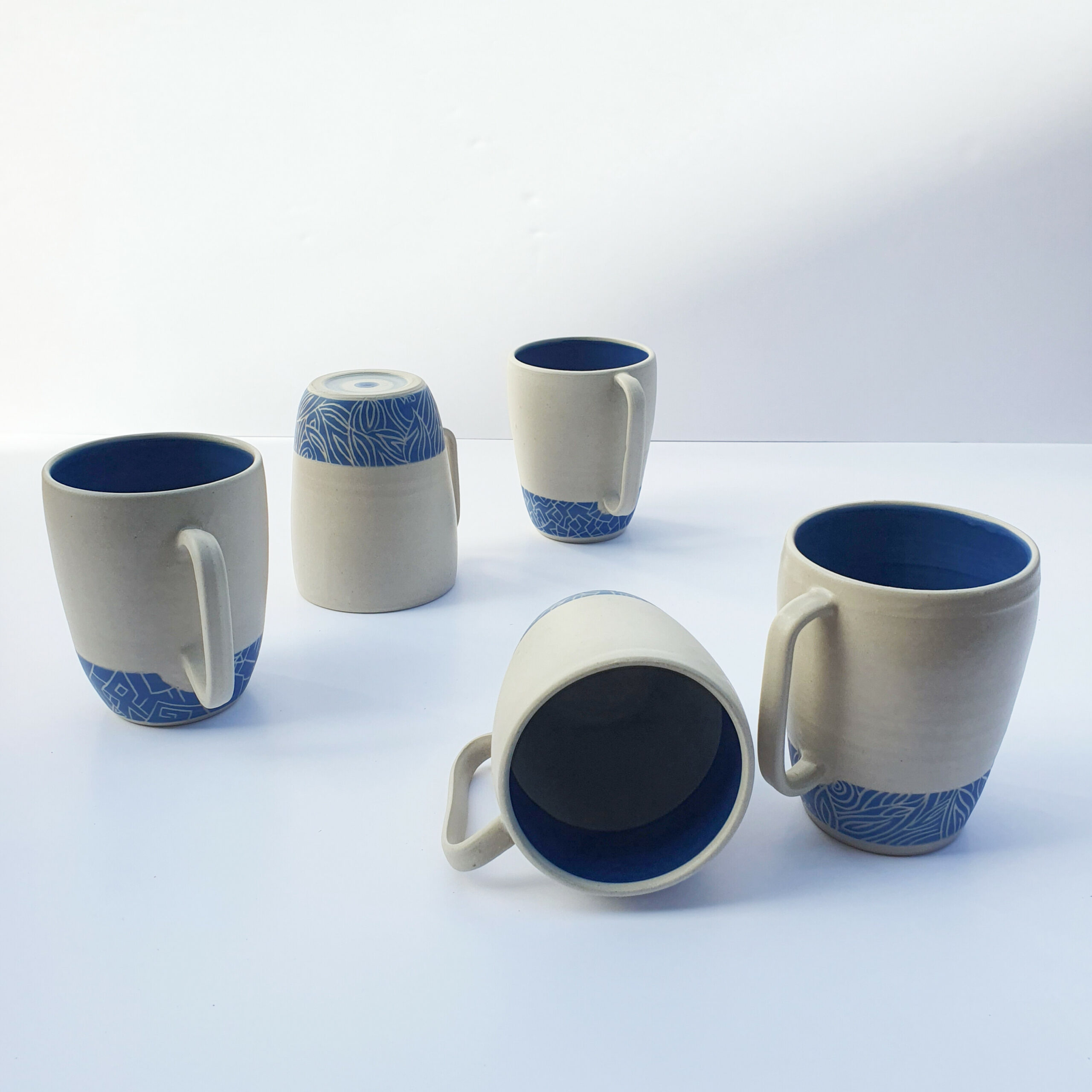 Grand mug à anse allongée