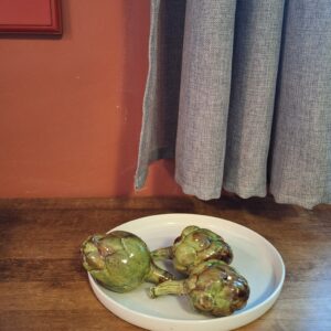 3 artichauts violets de Provence assortis en barbotine